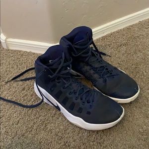Basketball shoes